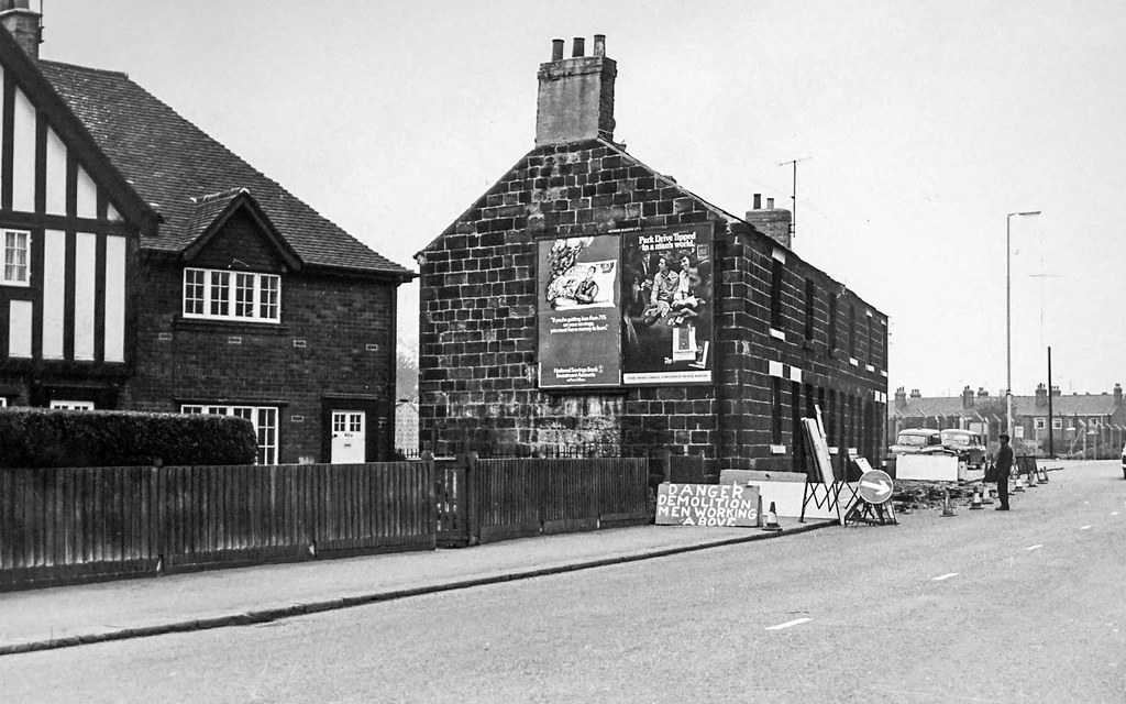 Chesterfield Derby Road 19731 Demolition of numbers 6472… Flickr
