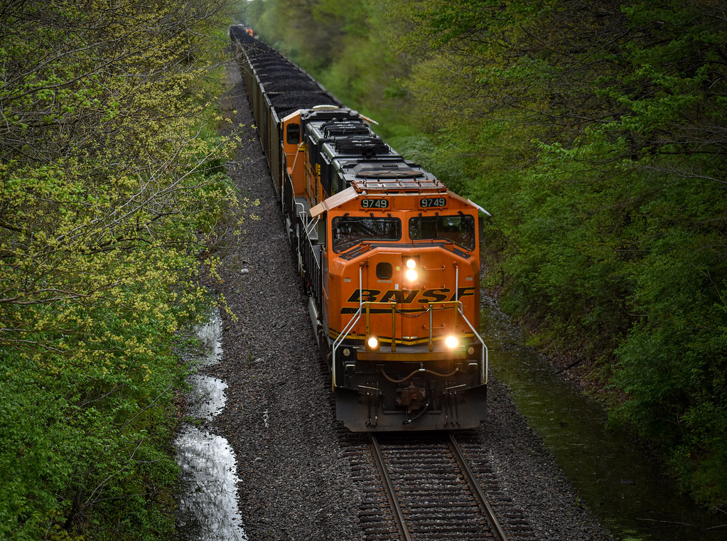 BNSF 9749 Goreville IL BNSF SD70MAC 9749 leads TVA loads … Flickr