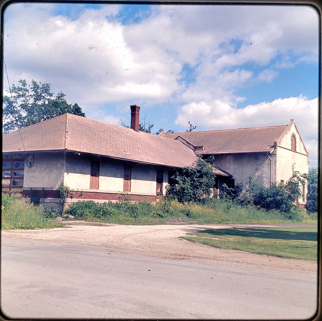 1974 Center Point, Iowa Cedar Valley Road depot in Center … Flickr