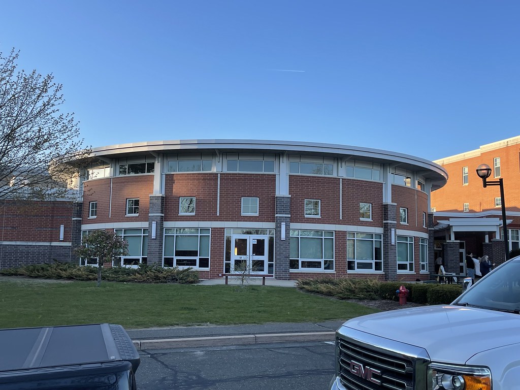 Cafeteria wing of Belchertown High School in Belchertown, … Flickr