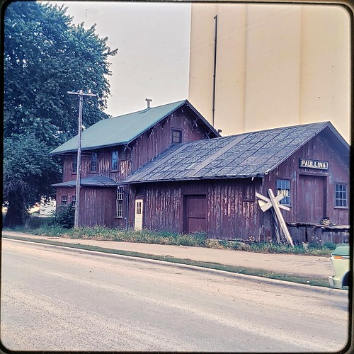 Aug 1973 Paullina, Iowa C&NW Paullina depot located in O'B… Flickr