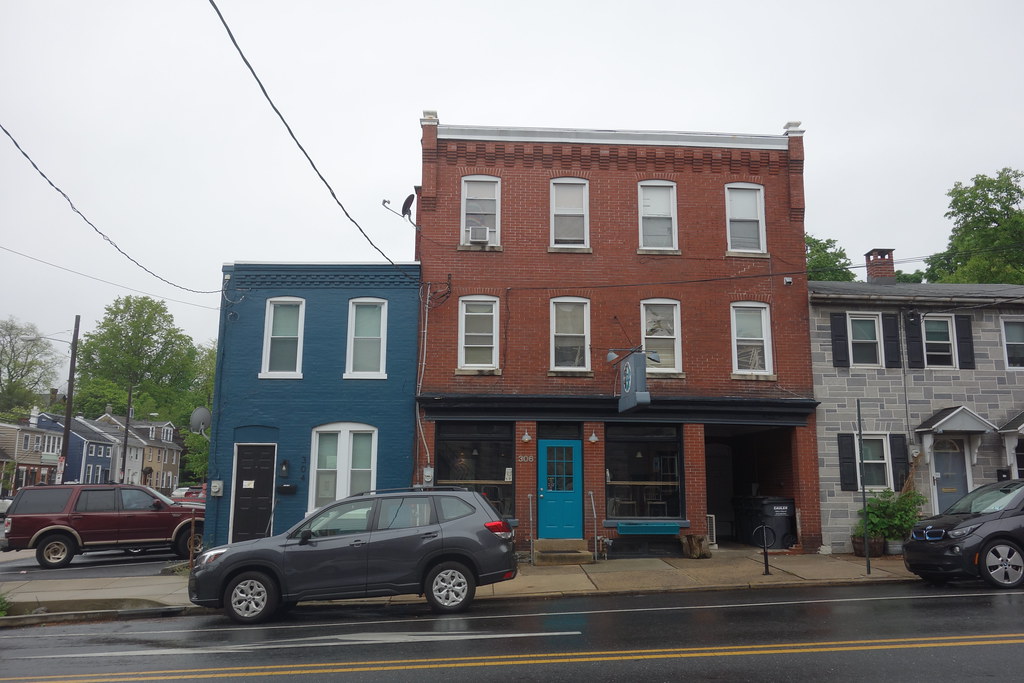 Flora's on North Mulberry Street YouTuber Flickr