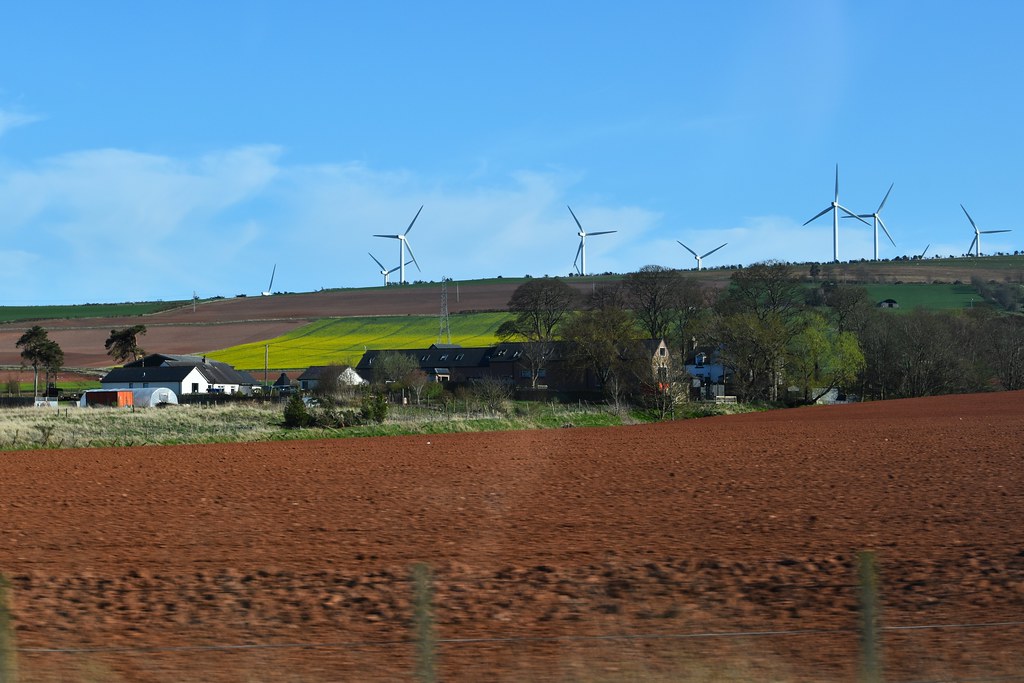 Distant view of the Tullo Wind Farm, Laurencekirk, Scotlan… Flickr