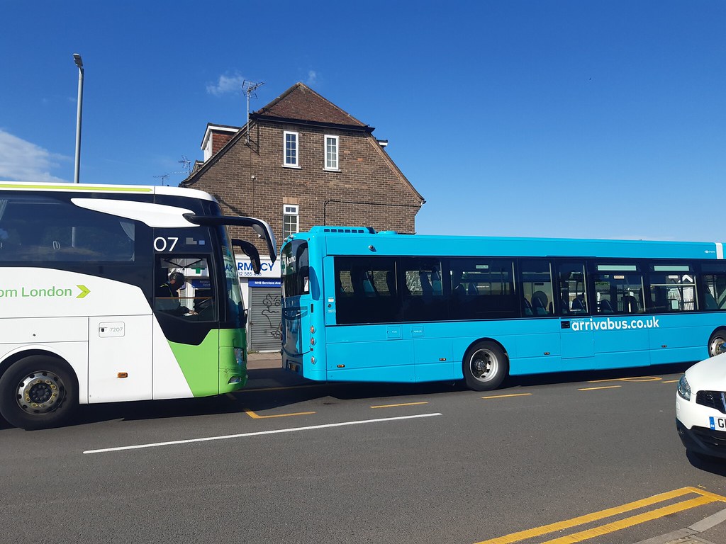 Arriva Beds and Bucks Mercedes Benz Tourismo 7207 Coach be… Flickr