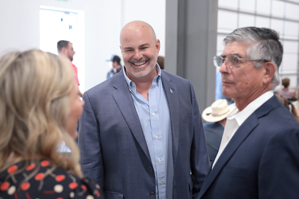 Jason Beck with attendees Jason Beck speaking with attende… Flickr