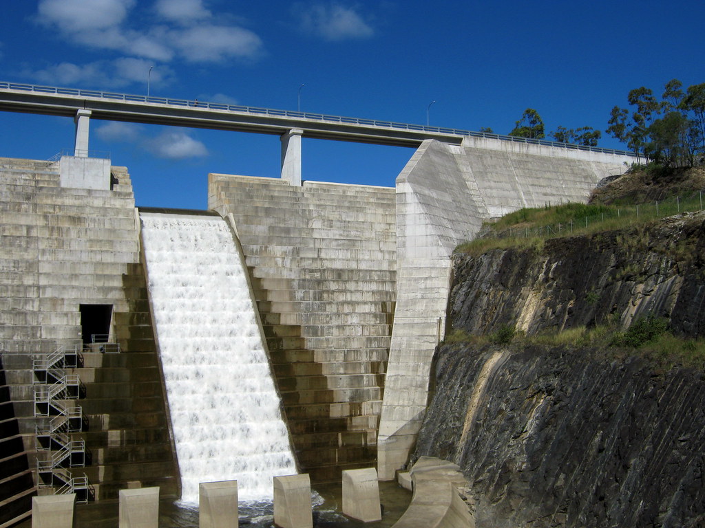 Hinze Dam wall overflowing, Qld Hinze Dam wall overflowing… Flickr
