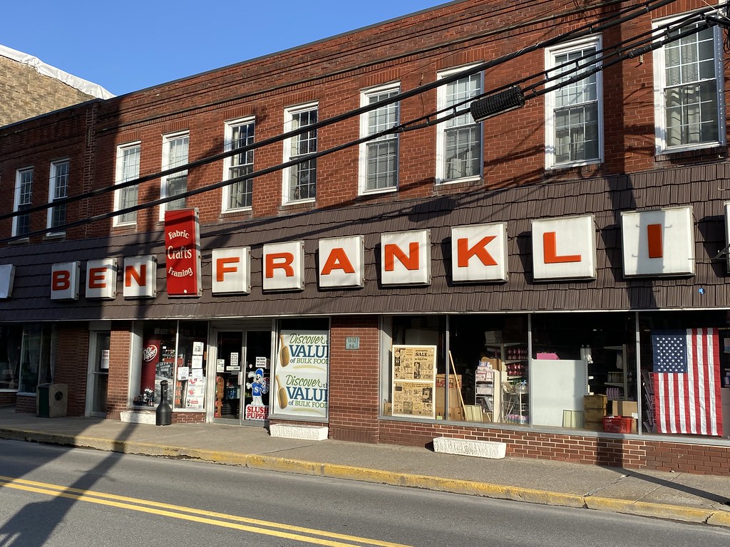 Fayetteville WV Ben Franklin walking downtown in the ear… Flickr
