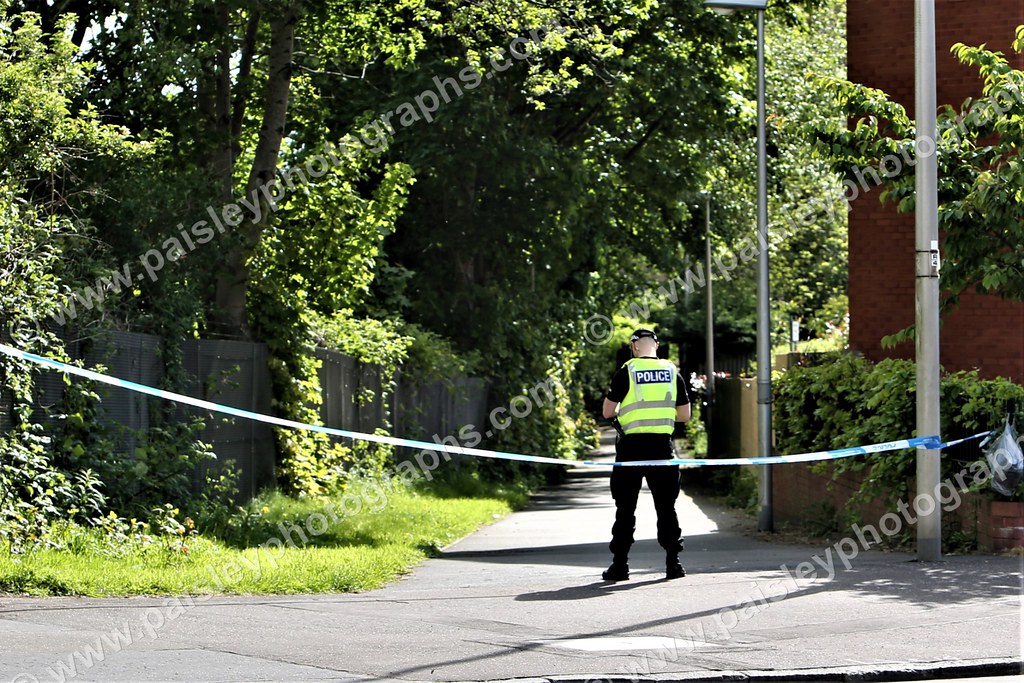 Police Scotland Seal off Lane On Barrhead Road in Paisley Flickr