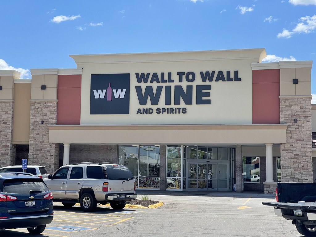 Wall to Wall Wine & Spirits (Omaha, NE) 05.17.2022 Flickr