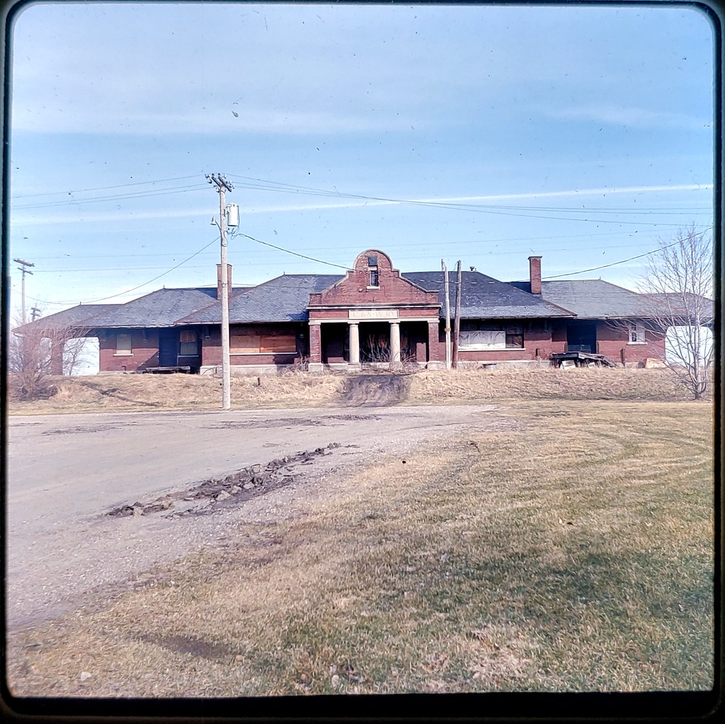 Mar 1974 Mt Vernon, Iowa CNW depot, Mt Vernon, Iowa. Flickr