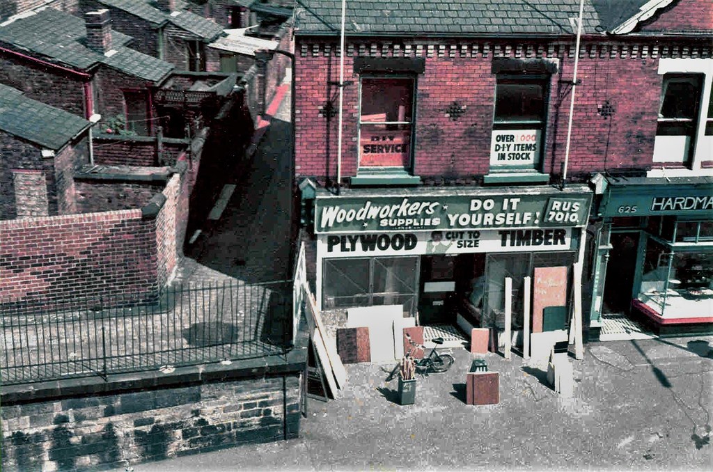 Slade Lane Junction Window Hanging Shot! Heading south imm… Flickr