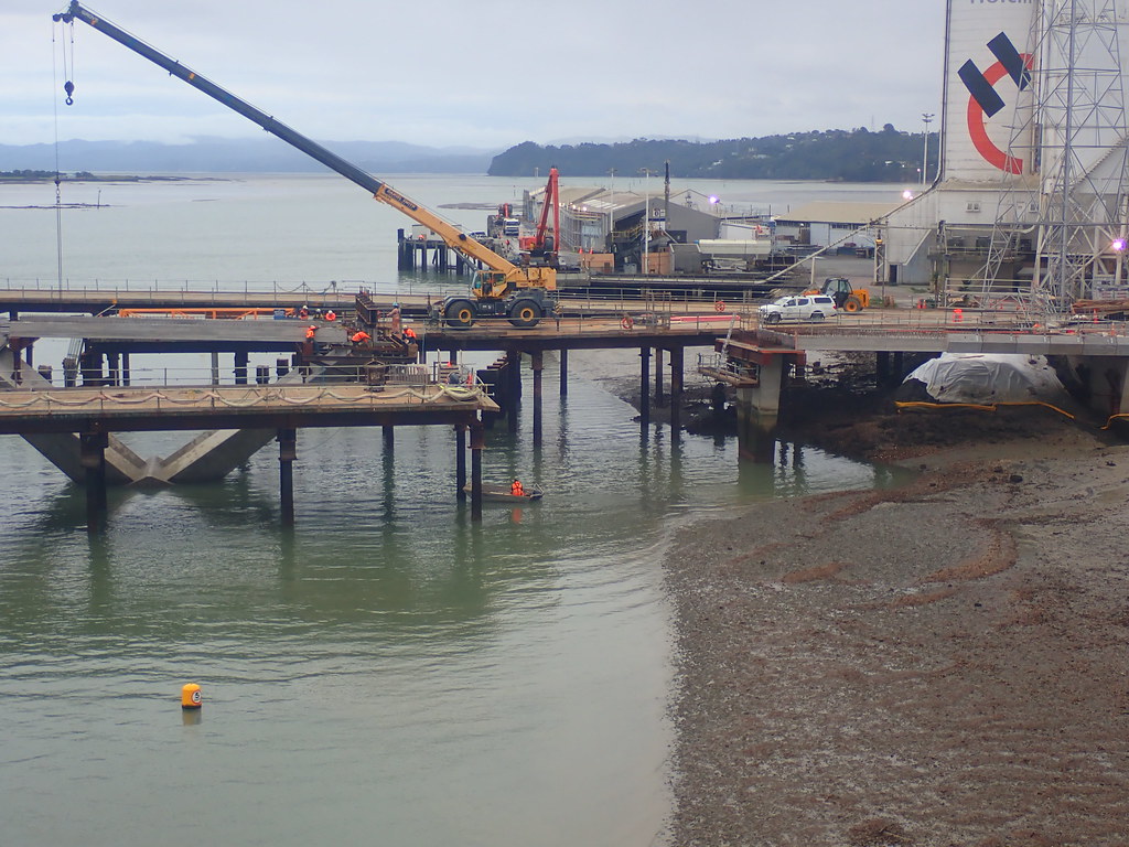 Mangere Bridge Mangere bridge under construction at low ti… Predomalpha Flickr