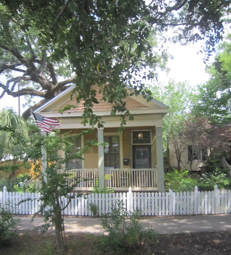 Mobile 33 Tour.Oakleigh Garden District shotgun JuralMS Flickr