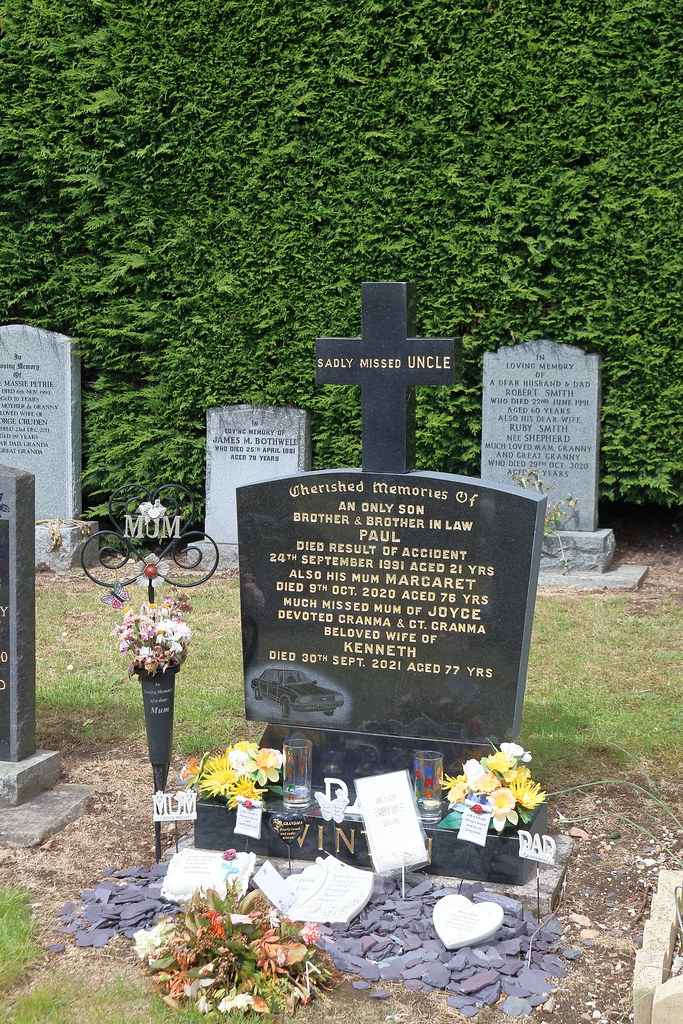Port Elphinstone Cemetery,Inverurie_may 22_7252 Alan Longmuir. Flickr