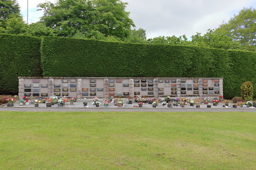 Port Elphinstone Cemetery,Inverurie_may 22_7267 Alan Longmuir. Flickr