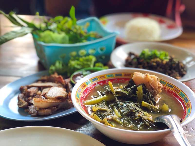 歷史悠久又傳統道地的泰北菜餐館【Laab Kai Mueang Pan Waen ลาบไก่เมืองพันแหวน】
