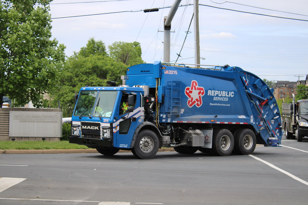 Republic Services truck 2215 Brand New Mack LR Mcneilus … Flickr