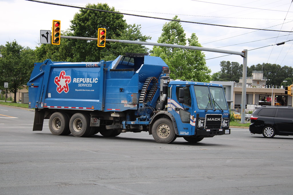 Republic Services truck 2434 Mack LR Heil Commander Flickr
