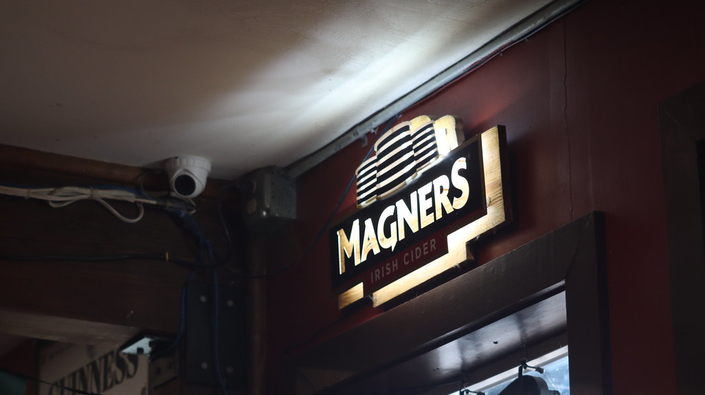 Hexanon 75150mm At Nana's Irish pub in Nye Beach at Newpo… Charles