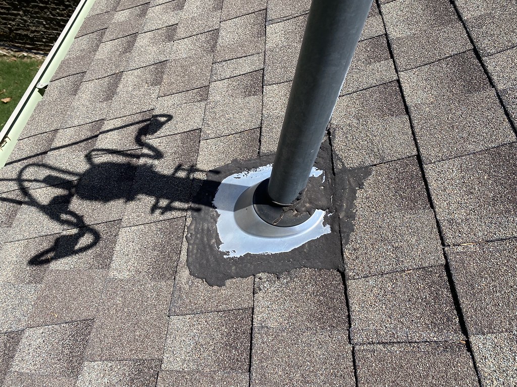 ELECTRICAL MAST NEEDS REPAIR NEEDS PROPER SPLIT BOOT FLA… Flickr