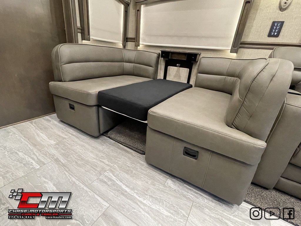 2022renegade45cbf45tripleslidemotorhomewbunks500hp… Flickr