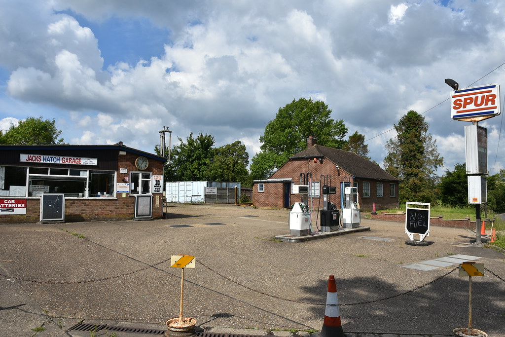 Spur, Epping Road Nazeing Essex 2022. Jacks Hatch Garage, … Flickr