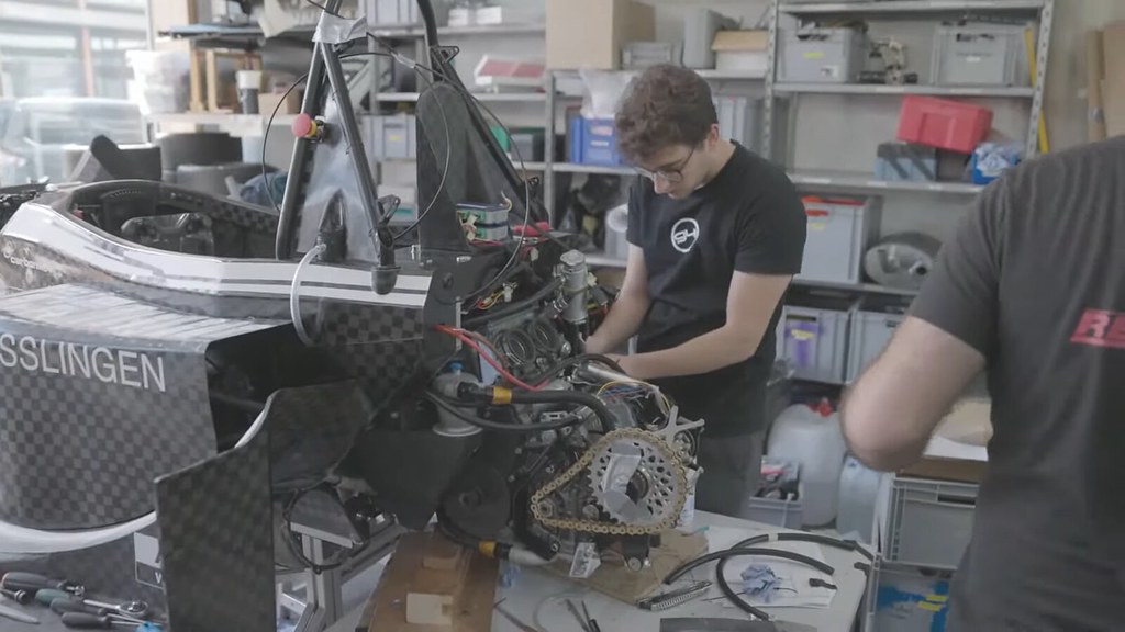 Captura de pantalla (131) Rennstall Esslingen Rollout 22 Y… Flickr