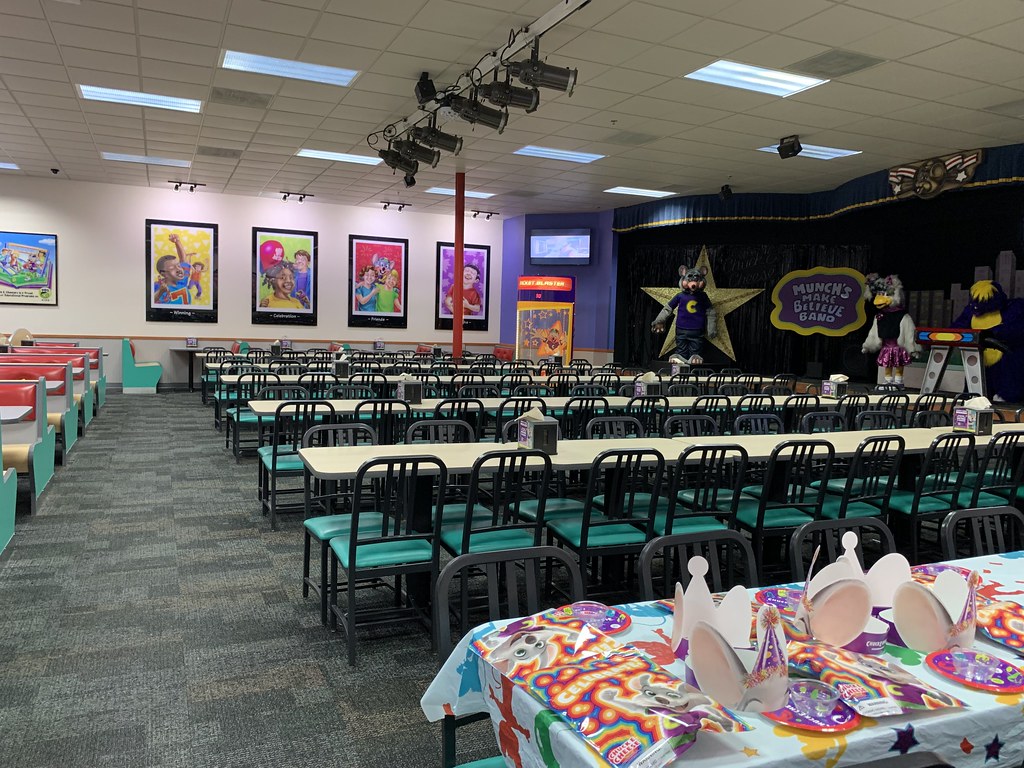 Chuck E. Cheese's interior Chuck E. Cheese's 449 3415 Ple… Flickr