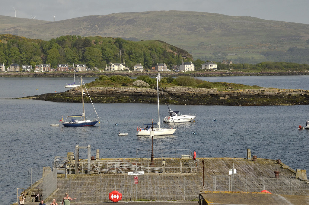 Millport Bay and Pier from Craws Nest Millport Pier Hotel … Flickr