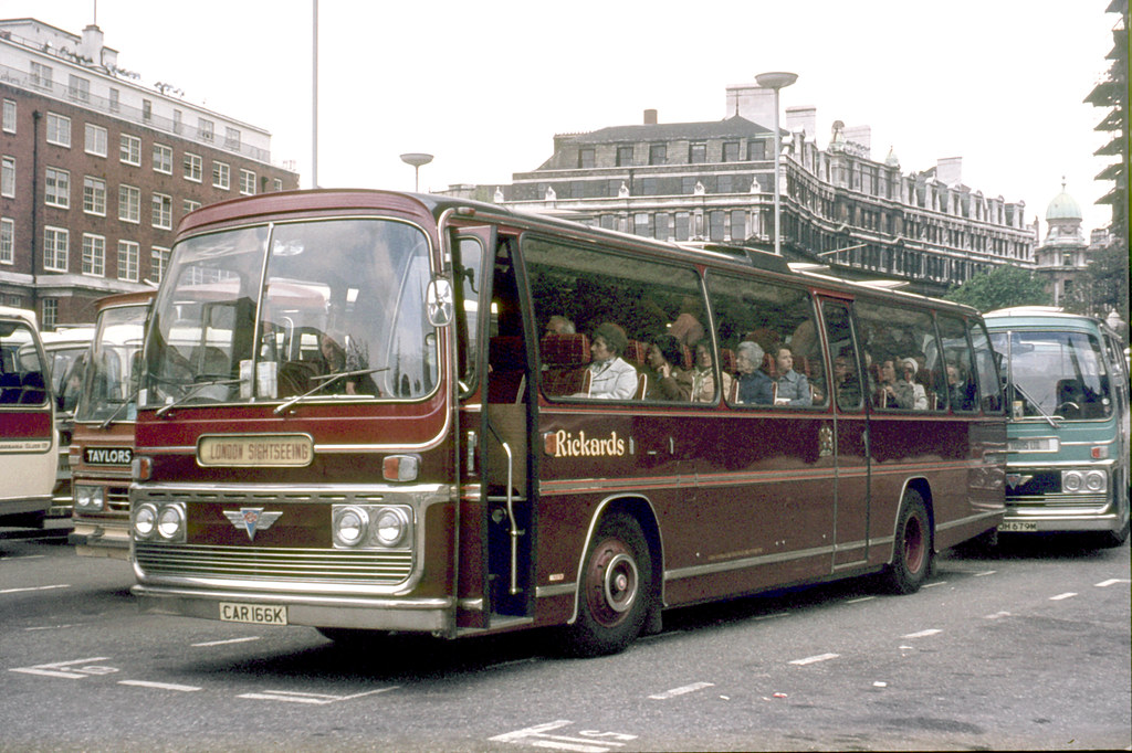 Rickards Tours . Brentford , West London . CAR166K . St Pa… Flickr