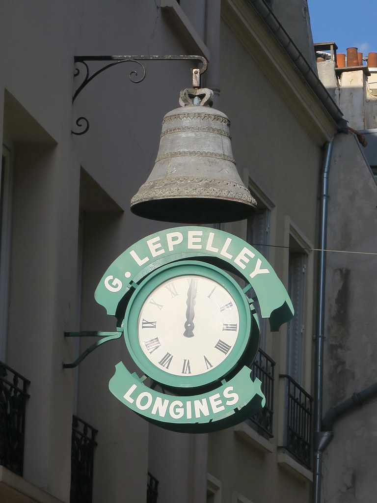 Enseigne d'un ancien horloger Rue de Paris, Charentonle… Flickr