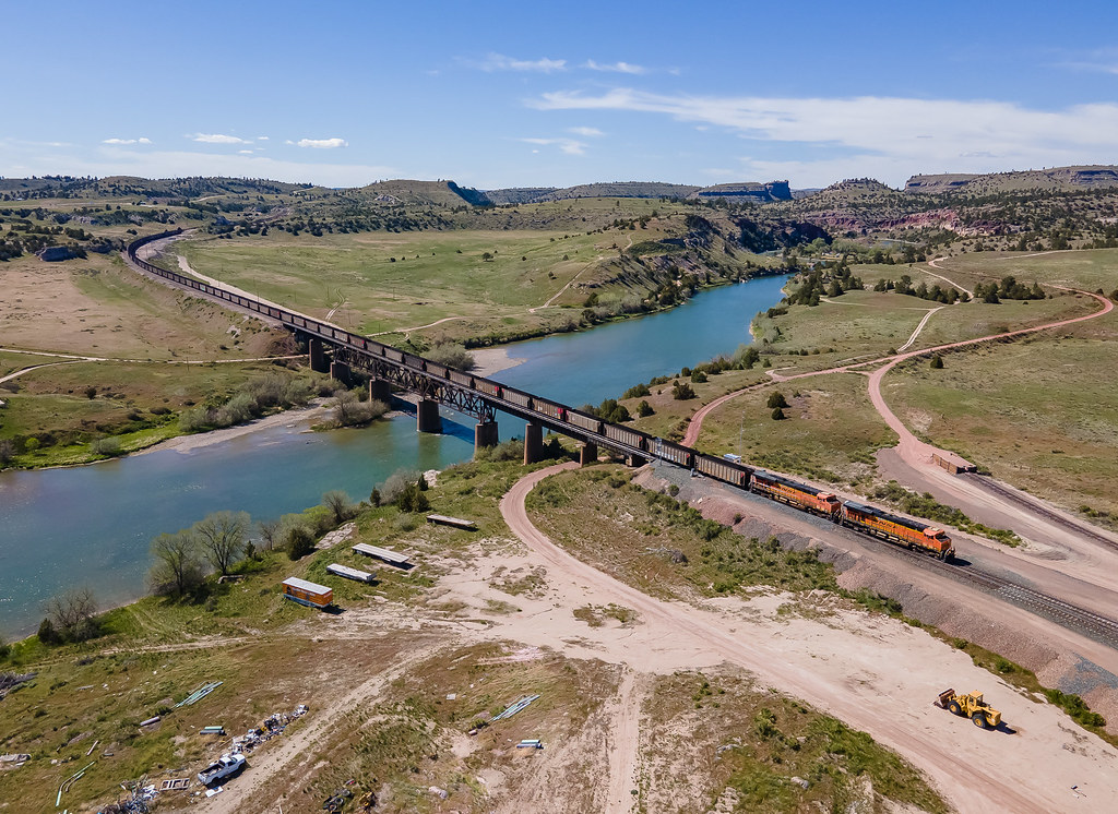 BNSF 6066 (GE ES44AC) Coal Train Platte River Guernsey, Wy… Flickr