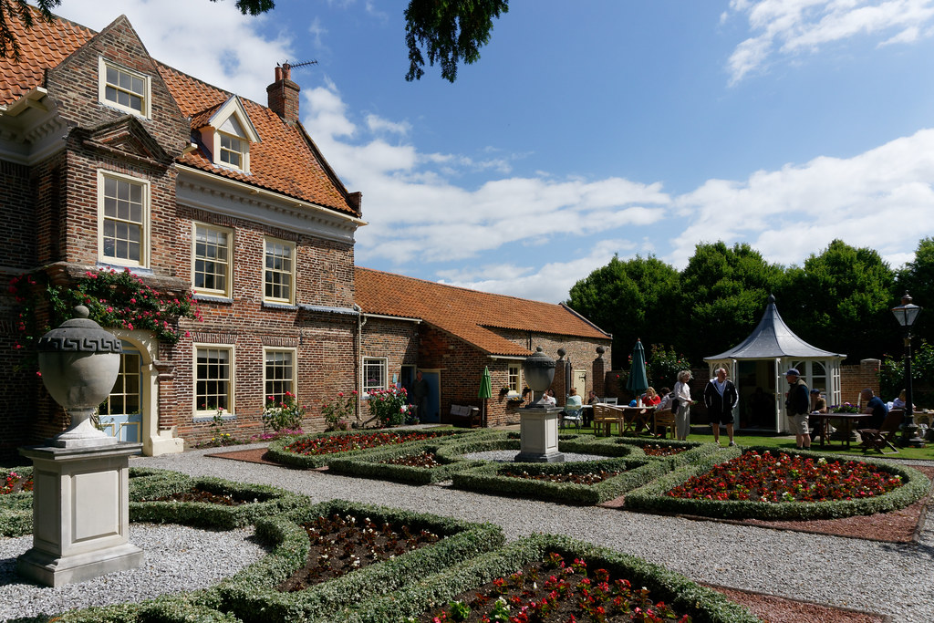 Southwood Hall, Cottingham Open Gardens day Rob Barnard Flickr