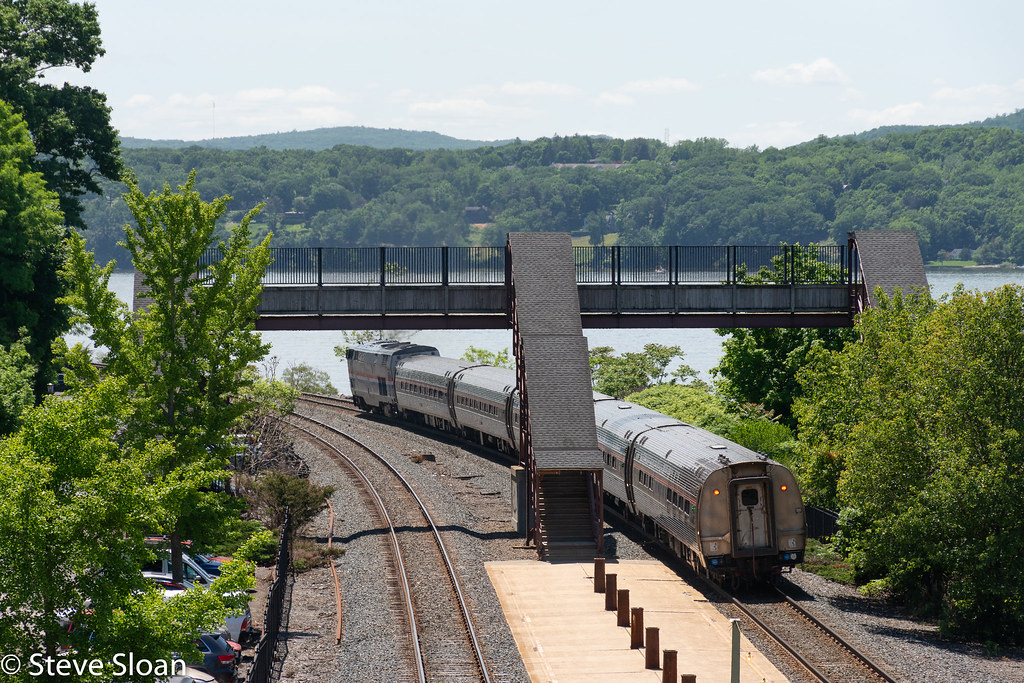 Train 238 in Rhinecliff, NY Amtrak (AMTK) P32ACDM 716 lea… Flickr