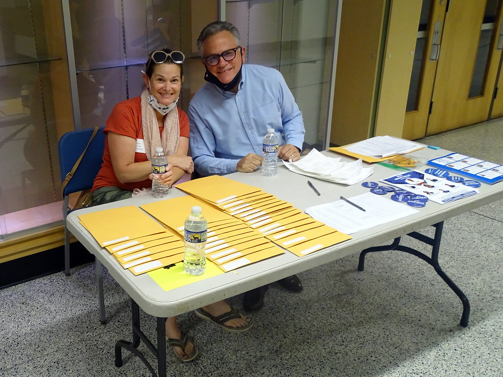 DSC01312 Joyce Keller & Dan Ronca waiting for the onslaugh… Flickr