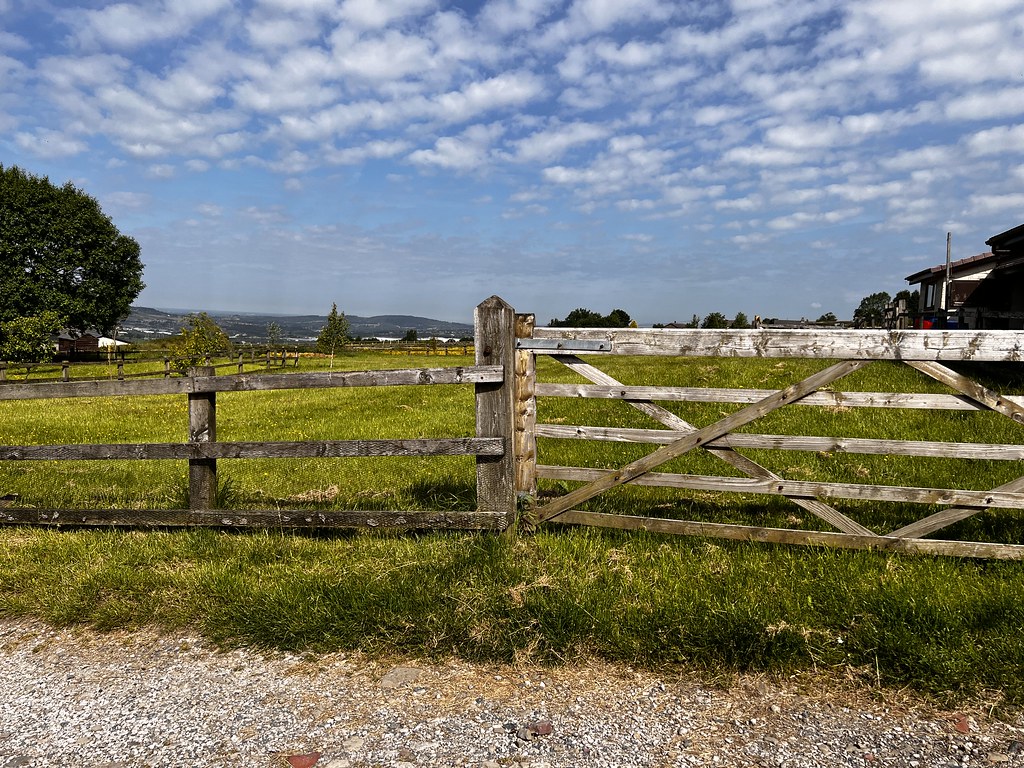 Looking out from Hoddlesden / Darwen 👓 Across the fields … Flickr