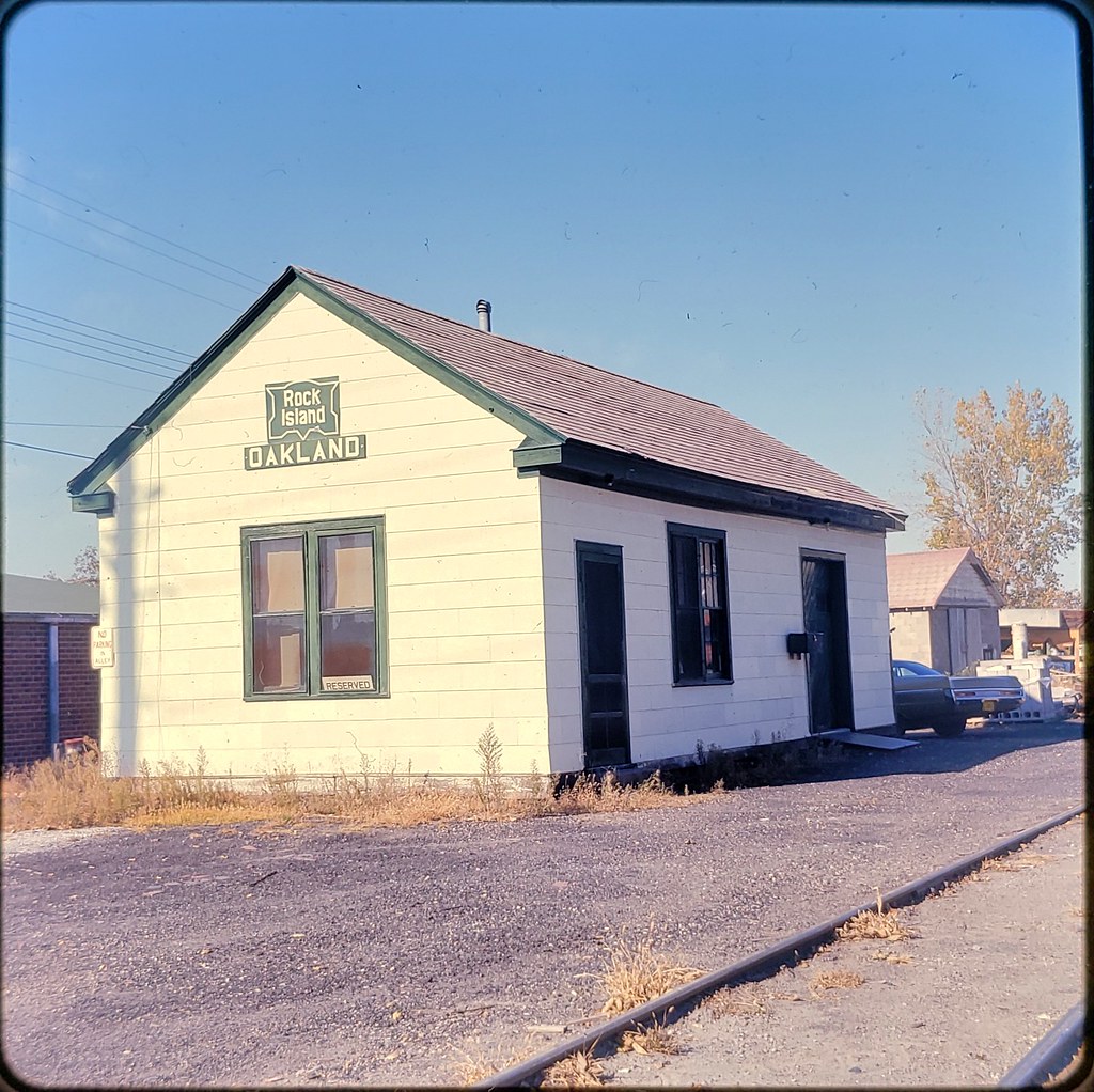 Oct 1974 Oakland, Iowa Rock Island depot in Oakland, locat… Flickr
