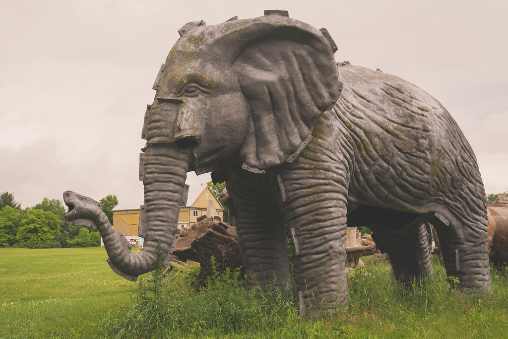 Sparta, Wisconsin June 11, 2022 Large fiberglass mold o… Flickr