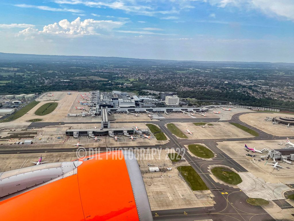 London Gatwick Airport easyJet UK Airbus A319 on departure… Flickr