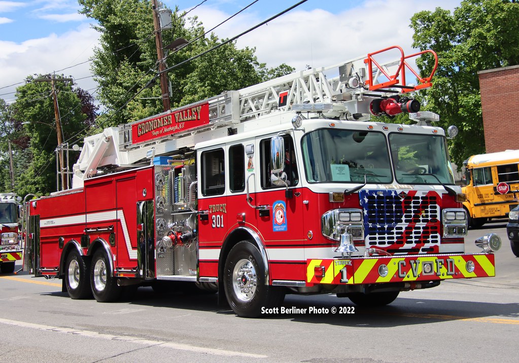 CRONOMER VALLEY FIRE DEPARTMENT NEWBURGH, NY LADDER 30… Flickr