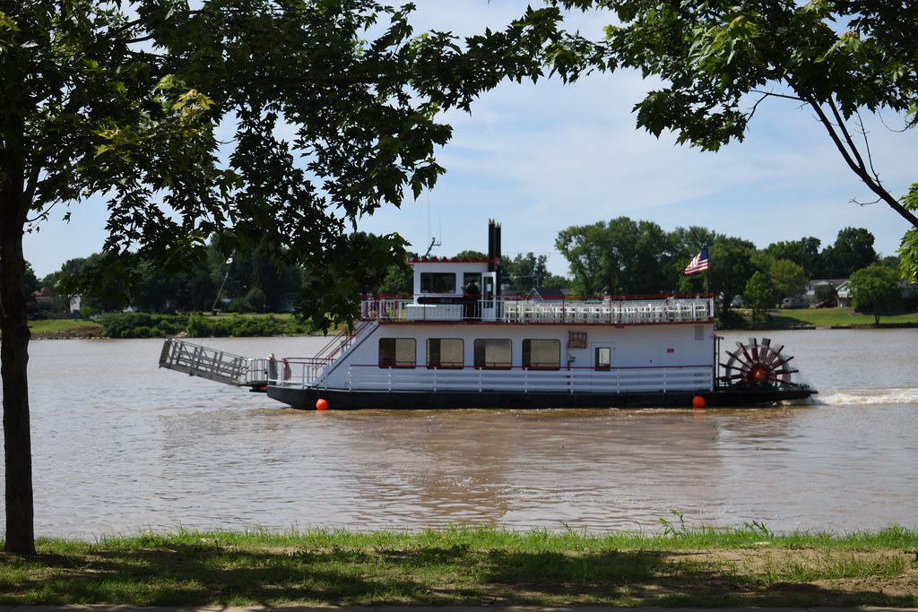Island Belle Parkersburg, WV Daniel Westfall Flickr