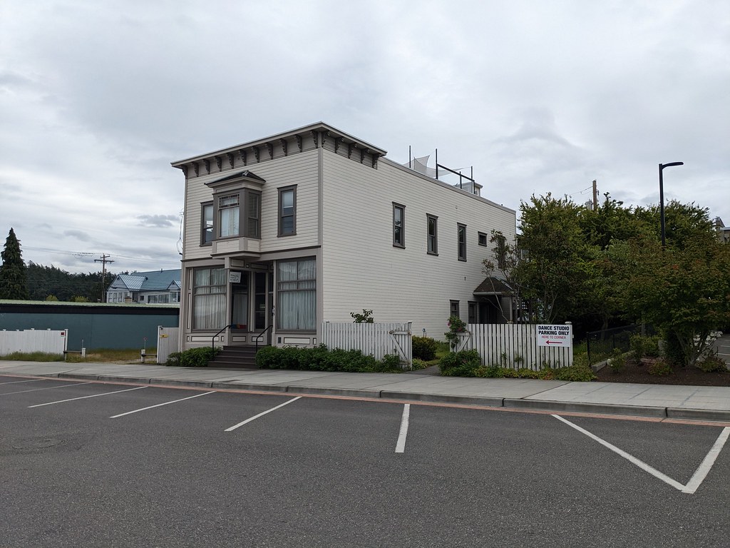 Fomo's Grocery, Anacortes, Washington Later called Smokey'… Flickr