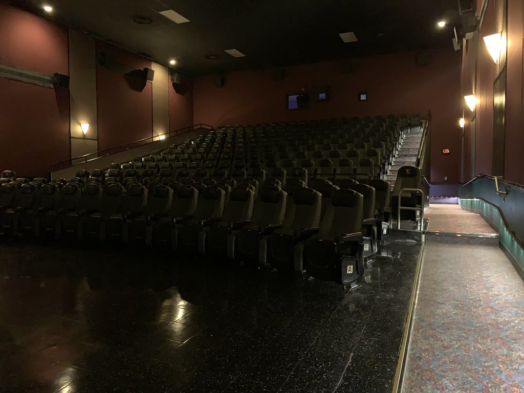 Regal Franklin Square interior Regal Franklin Square (49,7… Flickr