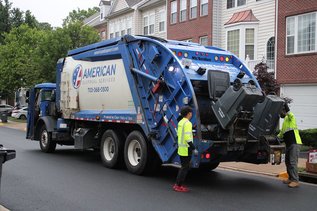 American Disposal truck 537 doing trash CNG Mack LR Mcne… Flickr