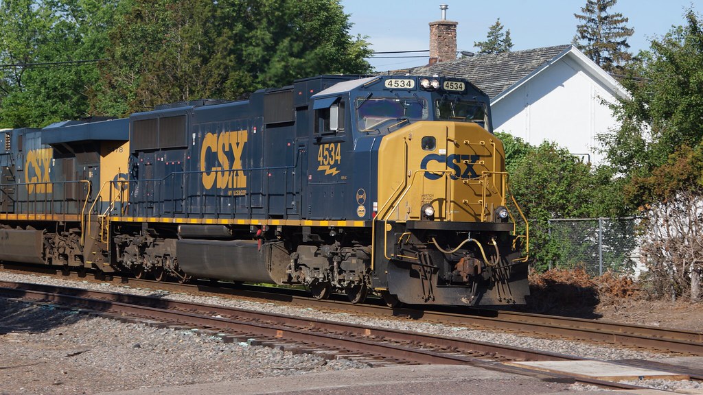 Askov Depot Knowing CSX 4534 would be on the point of a UP… Flickr