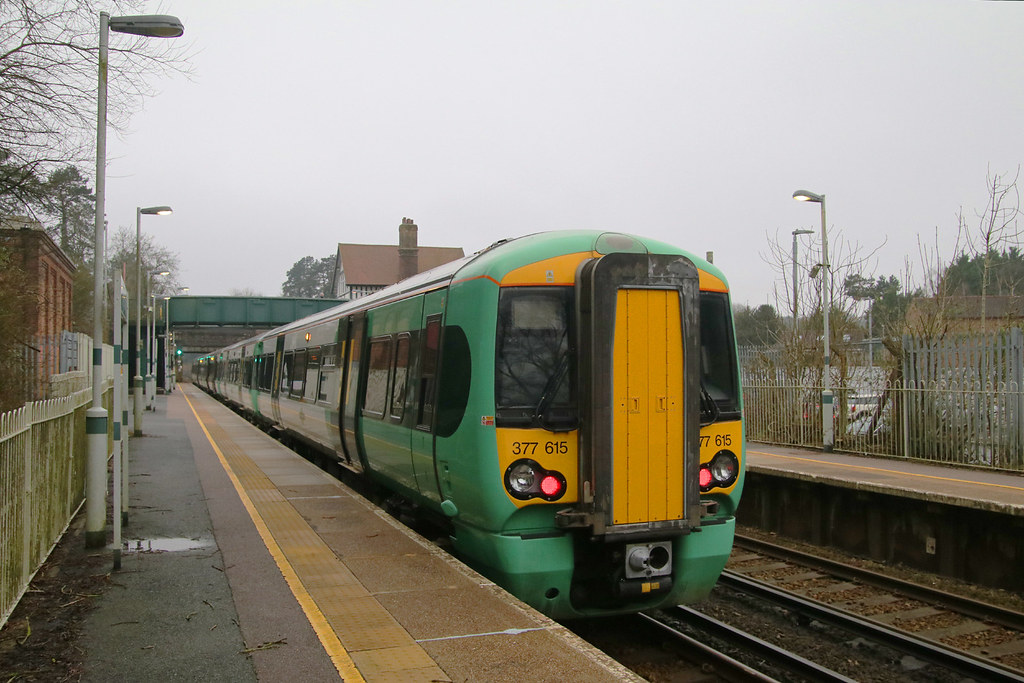 377615, Kingswood, March 1st 2022 2P33 1317 London Bridge… Flickr