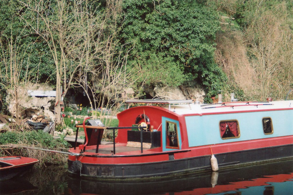 Houseboat and Cave Garden. Avoncliff, Wiltshire (England) … Flickr