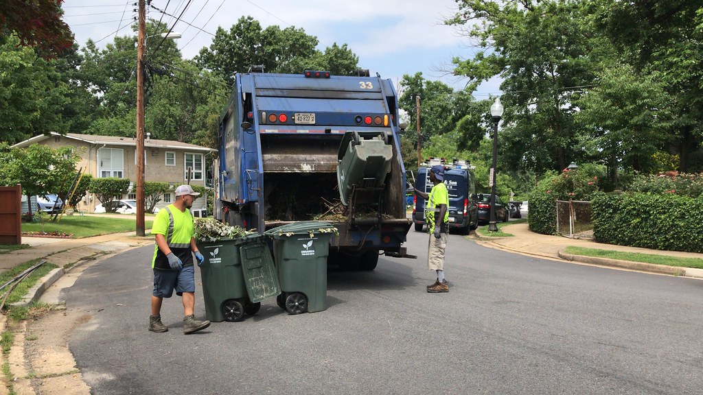American Disposal Truck 33 Collecting Yard Waste. Thanks t… Flickr
