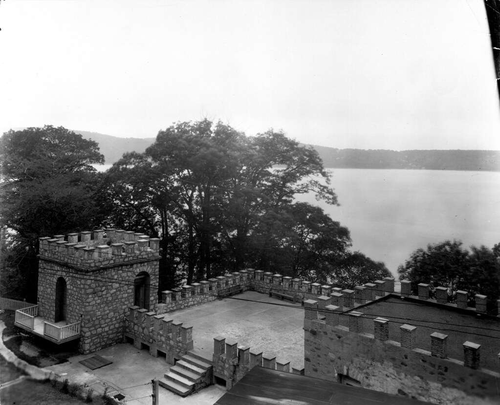 004 004 013 Dobbs Ferry retaining wall Lawrence Greene Flickr
