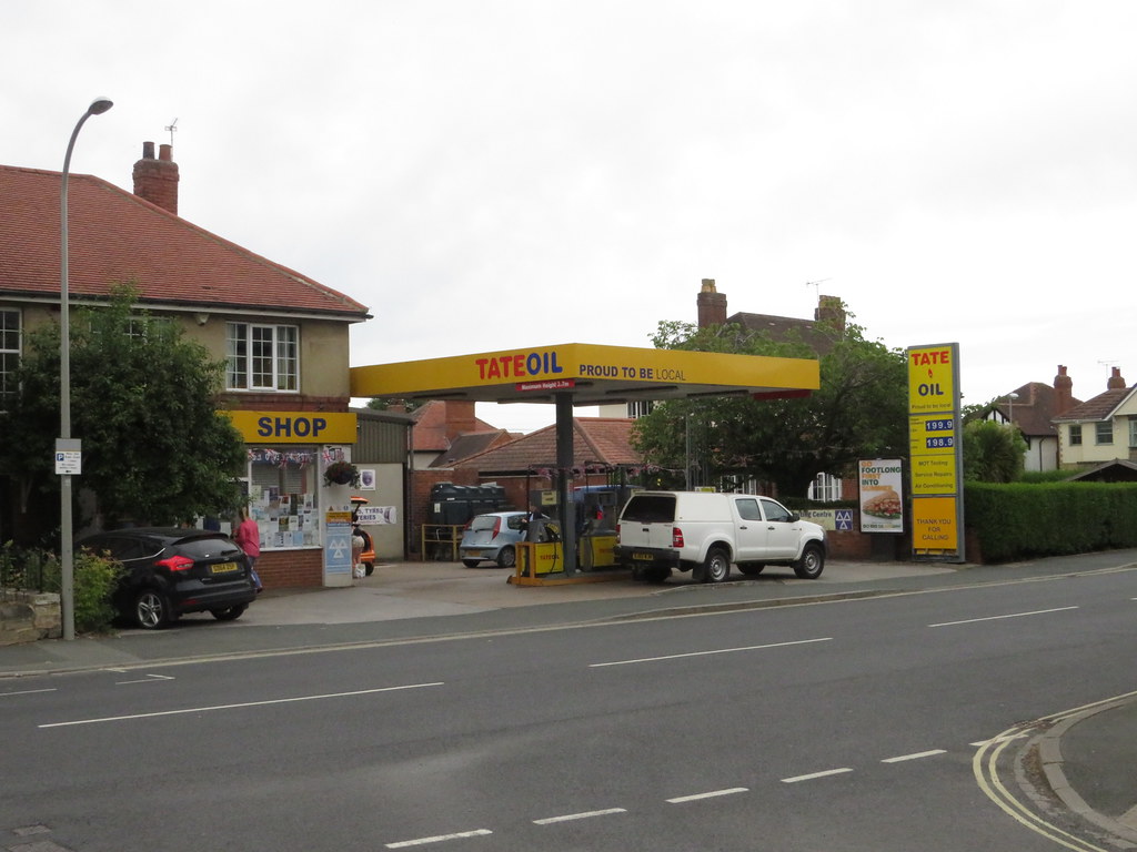 Tate Oil High Street, Boston Spa, Wetherby, West Yorkshi… Flickr